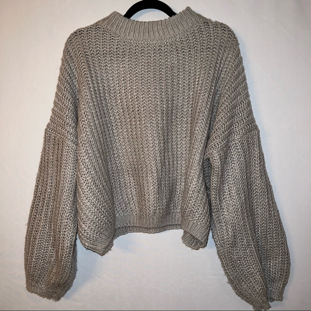 Cropped grey balloon sleeve sweater